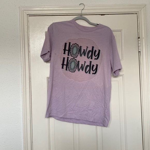 Howdy Howdy Distressed Tee - Picture 1 of 3